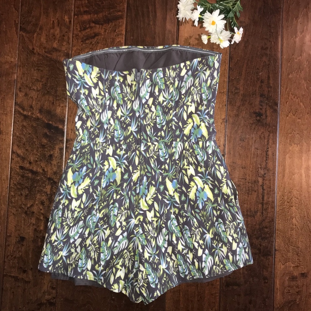 UO Love Sadie Tropical Palm Leaf Romper Jumper - Picture 2 of 8